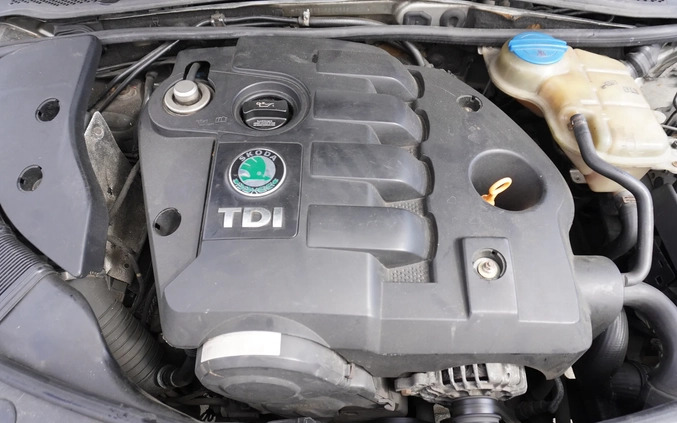 Skoda Superb cena 4999 przebieg: 256000, rok produkcji 2005 z Katowice małe 562